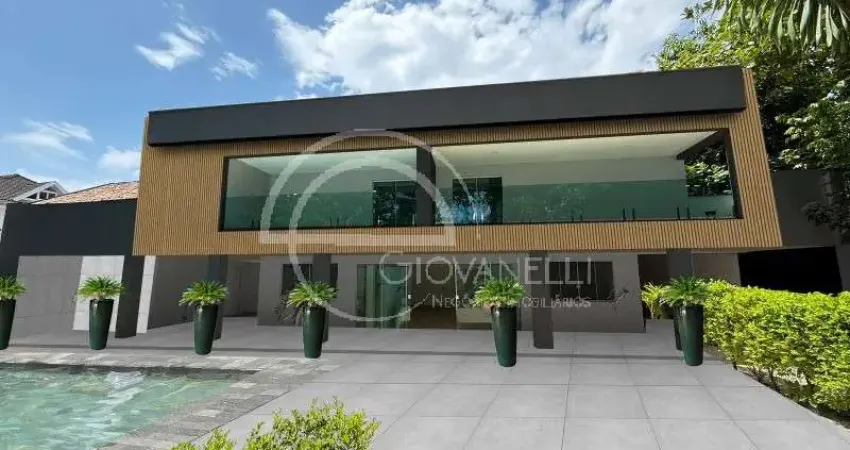 Casa de Luxo na Barra da Tijuca: 5 quartos, 5 suítes, 7 banheiros, 4 vagas de garagem, 600m². Confira!