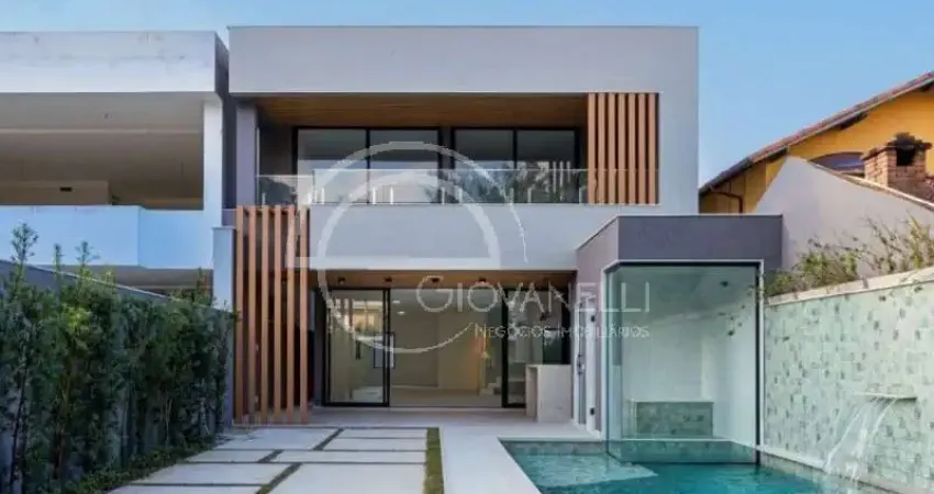 Casa de luxo à venda na Barra da Tijuca: 4 quartos, 4 suítes, 6 banheiros, 2 vagas de garagem, 350m² de área.