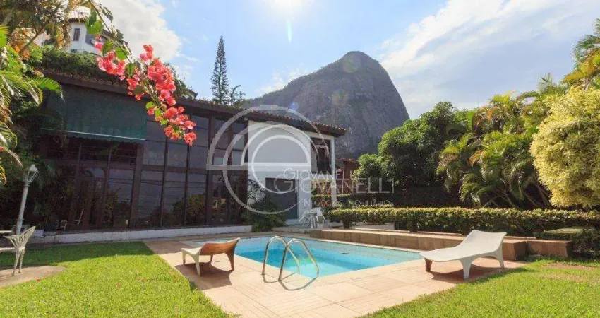 Casa de luxo à venda no Joá, Rio de Janeiro-RJ: 5 quartos, 3 suítes, 6 banheiros, 4 vagas de garagem, 605m² de área.