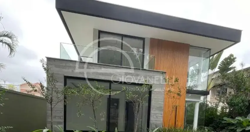 Casa de luxo em condomínio na Barra da Tijuca, Rio de Janeiro - 5 quartos, 4 suítes, 3 salas, 300m² de área!