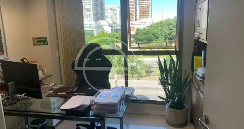 Sala Comercial à Venda na Barra da Tijuca, Rio de Janeiro - 36m², 1 Banheiro e 1 Vaga de Garagem!