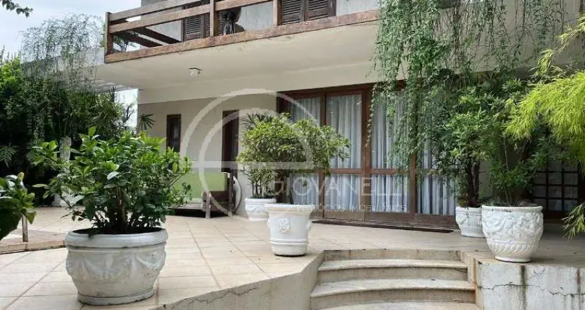Casa Duplex na Amaba  - 4 Quartos, 2 Suítes, 5 Banheiros