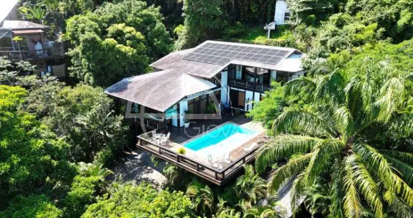 Casa colonial no portinho do massarú, itanhangá, 450m², 5 quartos, suítes com varanda, vista incrível, piscina, academia e lazer completo.
