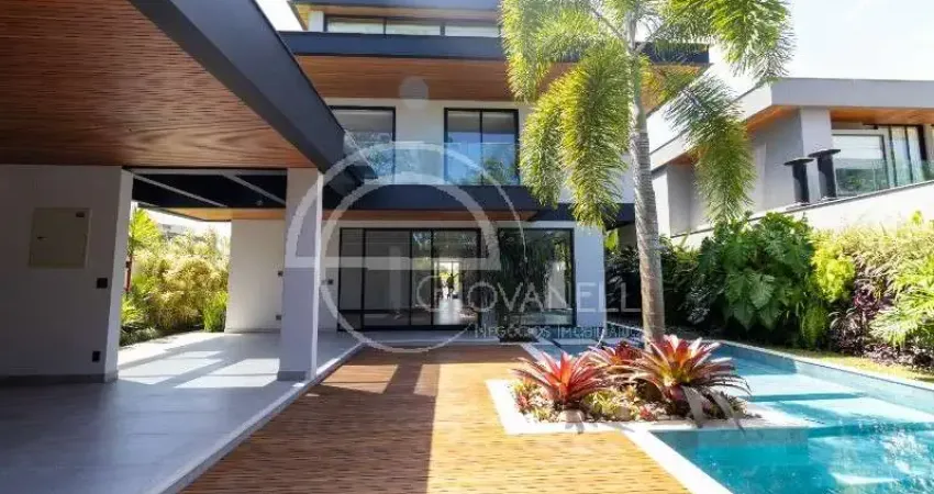 Casa triplex contemporânea no alphaville barra, finamente decorada, 5 suítes, lazer completo, segurança 24h e acabamento premium.