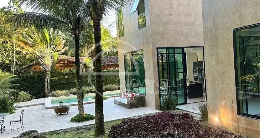 Mansão em design contemporâneo no itanhangá,  550m² em terreno de 2200m², 4 suítes, placas solares, vista para o verde, piscina e segurança 24h