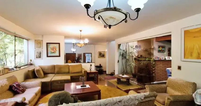 Casa à venda no Morumbi - 600m, 4 Suítes, 4 vagas de garagem