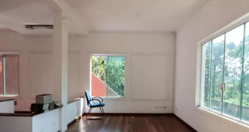 Sobrado à venda 240m² com 3 dormitórios  3 suítes 4 vagas no Morumbi.