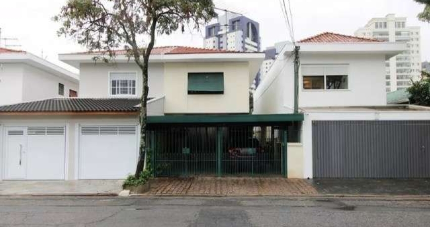 Casa na Chácara Santo Antônio de  220m² com 4 dormitórios, 2 suítes e 3 banheiros.