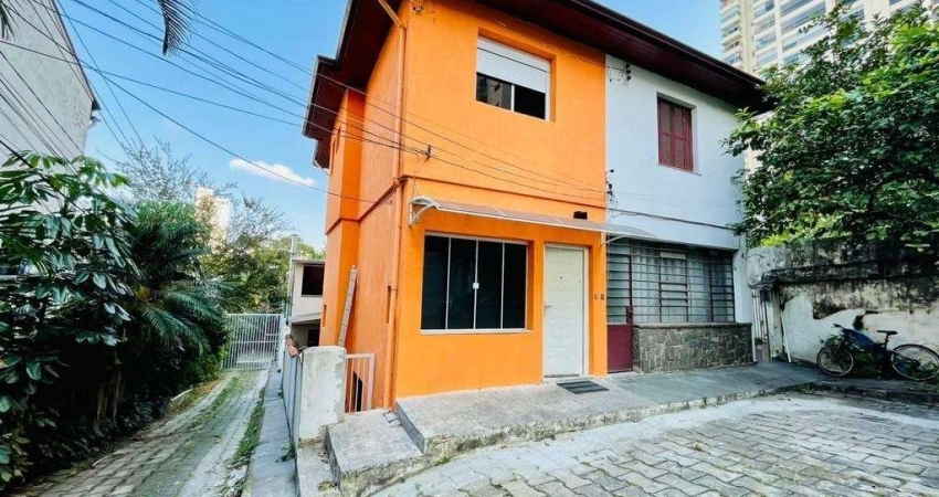 Casa de vila à venda na Vila Mariana, São Paulo-SP: 3 quartos, 2 banheiros, 1 vaga de garagem, 160m² de área.
