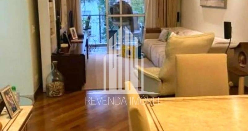 Apartamento à venda em Moema, São Paulo-SP: 3 quartos, 1 suíte, 1 sala, 4 banheiros, 2 vagas de garagem, 140m² de área.