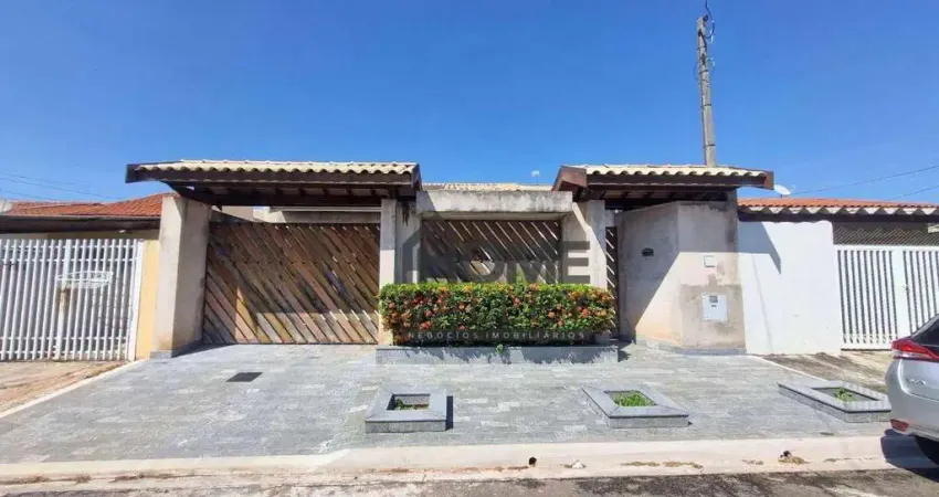 Casa térra com 3 dormitórios, sendo uma suíte, garagem para 4 veículos.