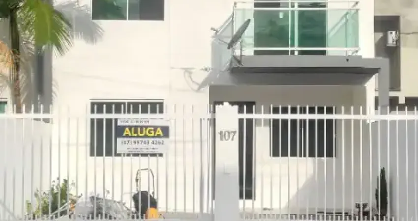 Sobrado amplo com quintal - 3 dormitórios - 2 vagas laterais - aluguel anual