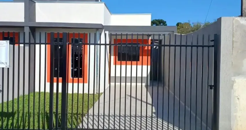Casa à venda na Rua Sapopema, 323, Guaraituba, Colombo