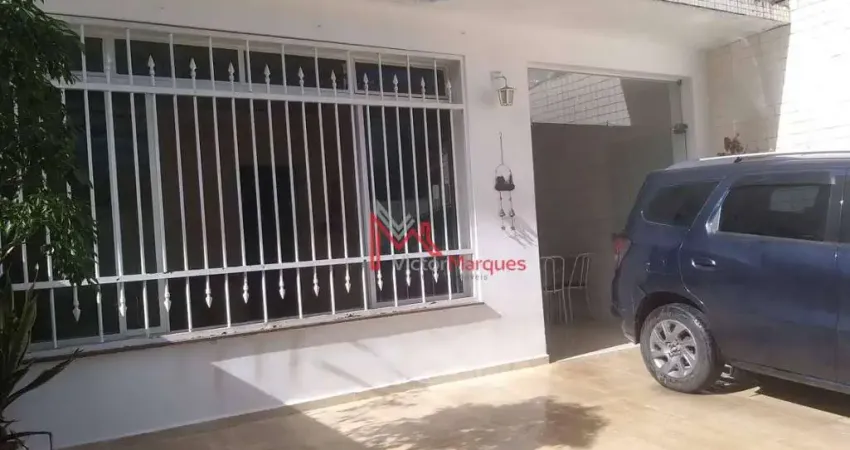 Sobrado com 3 dormitórios, sendo 1 suíte à venda, 161 m² por R$ 1.570.000 - Boqueirão - Santos/SP