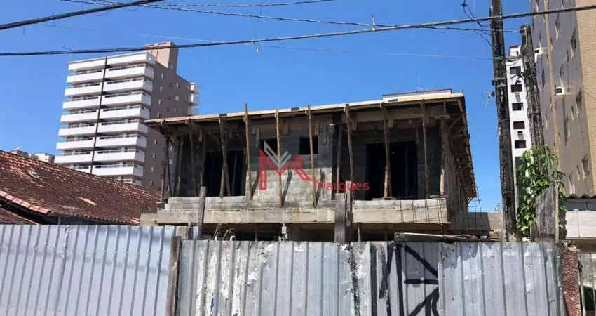 Sobrado Individual com 3 dormitórios, sendo 3 suítes à venda, 151 m² por R$ 1.100.000 - Tupi - Praia Grande/SP