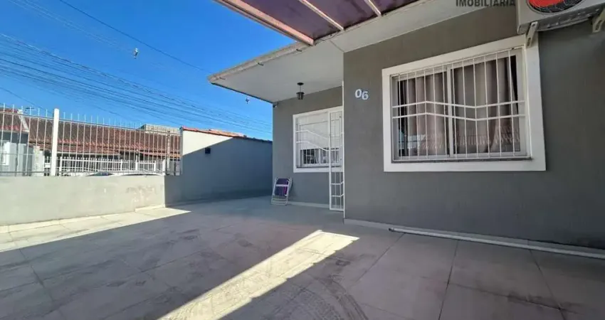 Casa com 2 quartos à venda na Rua Violeta, 1, Chácara das Rosas, Cachoeirinha