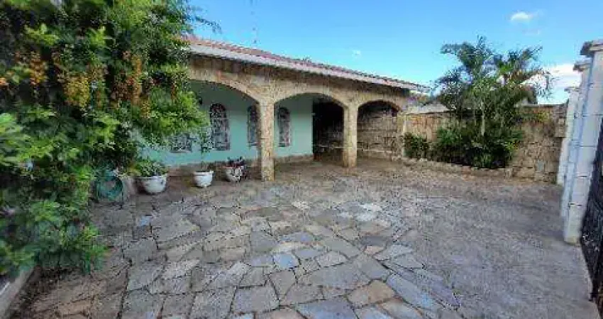 Venda de casa térrea no jardim rincão, em arujá/sp, oportunidade com 310m², 3 quartos, suíte, churrasqueira, edícula e 4 vagas. consulte-nos.