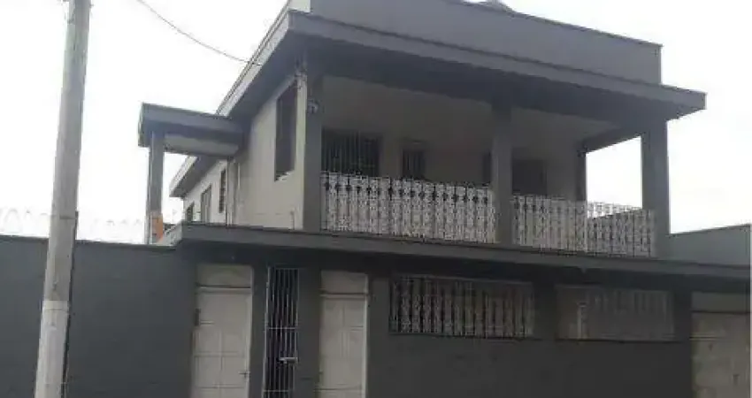 Locação de casa comercial no centro de arujá/sp, 300m² com 3 quartos, salas, 3 banheiros, garagem para 2 autos e localização estratégica. consulte-nos