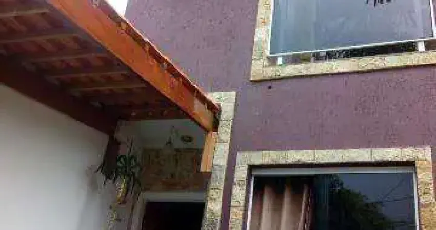 VENDA DE CASA NO JARDIM NOSSA SENHORA DO CARMO, EM SÃO PAULO/SP, 209m² com 3 suítes, quintal amplo, área gourmet e garagem para 2 autos. CONSULTE-NOS.