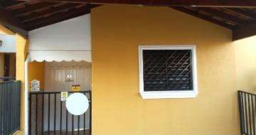 VENDA DE CASA TÉRREA NO CONDOMÍNIO VILLAGIO, EM ITAQUAQUECETUBA/SP, 125m² com 3 quartos, churrasqueira, cozinha e garagem para 02 autos. CONSULTE-NOS.