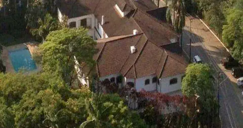 Venda casa ampla e muito bem localizado alphaville/barueri a/t 2404 m², a/c 1784m², residência com a melhor localização do residencial. consulte-nos.