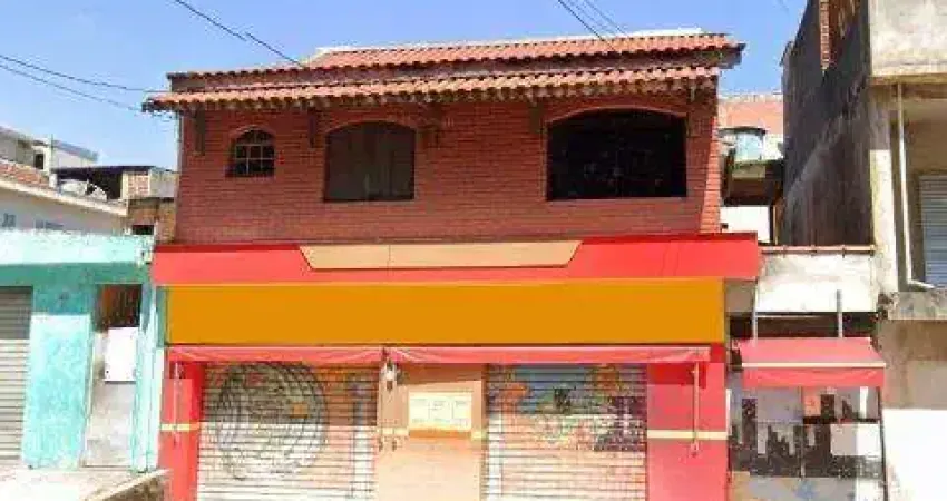 LOCAÇÃO DE CASA COMERCIAL OU RESIDENCIAL NO JARDIM CUMBICA, EM GUARULHOS/SP, 227m² com 3 quartos, suíte, cozinha com ilha e garagem. CONSULTE-NOS.