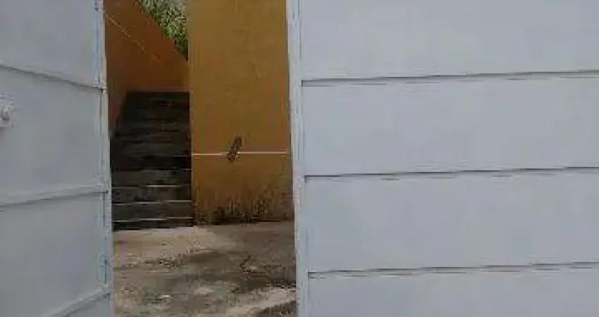 VENDA DE CASA NO MARENGO, EM ITAQUAQUECETUBA/SP, 77m² com 2 quartos, sala de estar, cozinha, quintal murado e garagem para 02 autos. CONSULTE-NOS.