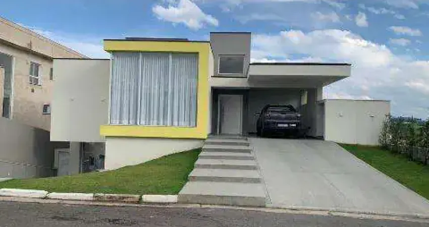 VENDA DE SOBRADO NO CONDOMÍNIO MONTEREY, EM MOGI DAS CRUZES/SP, 320m² com 3 quartos, suíte, cozinha com planejados e piscina aquecida. CONSULTE-NOS.