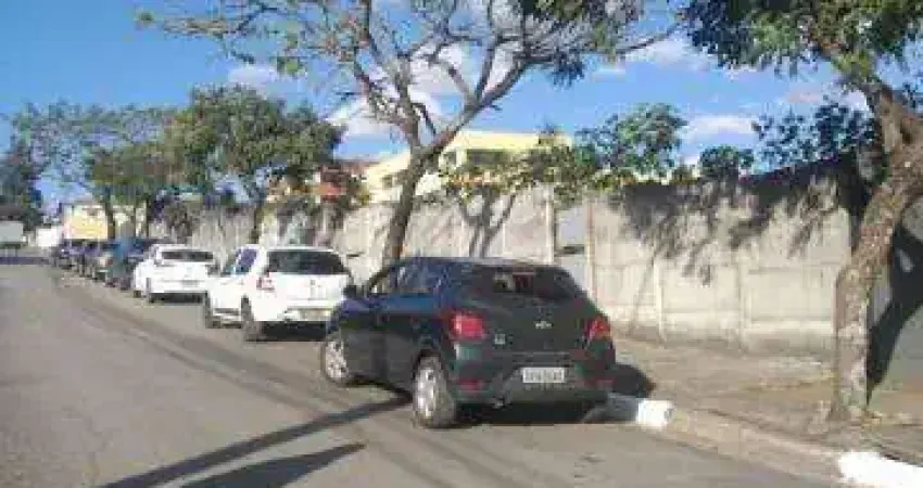 Área industrial a VENDA ou LOCAÇÃO em Arujá localizado no Centro Industrial de Arujá com 6.350,50 m² , excelente topografia. Documentos em ordem.