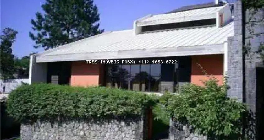 Venda de casa no arujazinho iv, em arujá/sp, 411m² com 4 suítes c/ armários, cozinha planejada e quintal com piscina e churrasqueira. consulte-nos