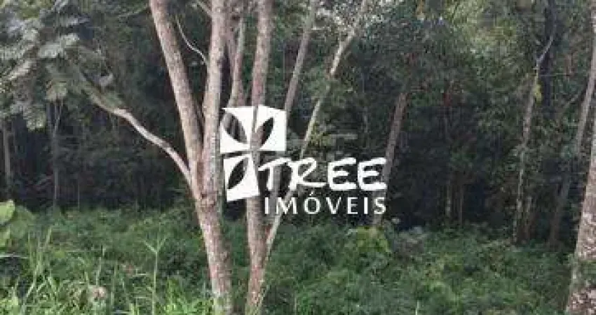 VENDA TERRENO NO CONDOMÍNIO ARUJÁ COUNTRY CLUB COM A/T 450m² em declive. CONSULTE-NOS.