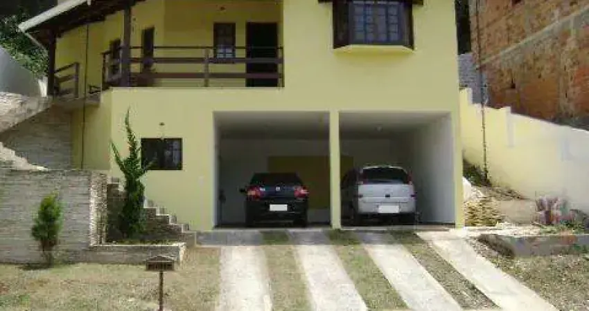 Venda de casa no condomínio arujá country club, em arujá/sp, 220m² com 4 dorm, 2 salas, churrasqueira, forno a lenha, piscina e 4 vagas. consulte-nos.