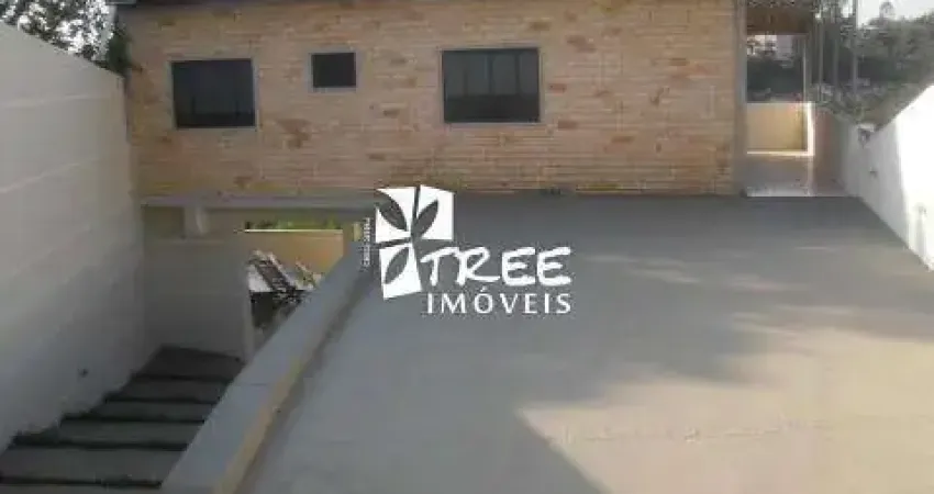 Venda e locaçao de casa no condomínio arujá country club, 293m² com 3 quartos, suíte, cozinha com muita luz natural e 6 vagas para auto. consulte-nos.