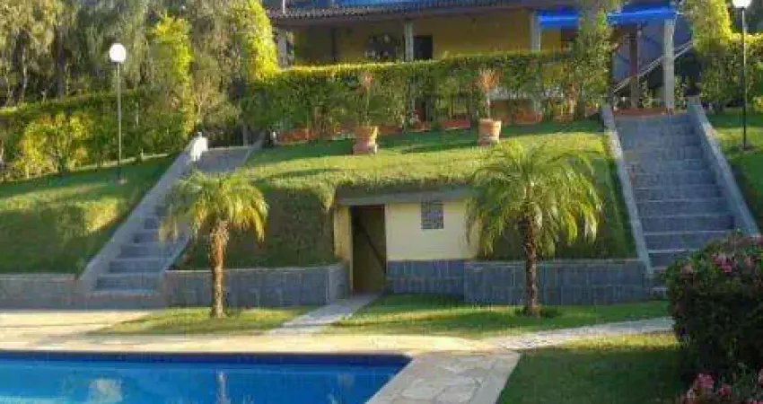 Venda e locação de chácara mobiliada na estrada são domingos, em st. isabel/sp, terreno 7mil m², cômodos amplos, 5 quartos e piscina. consulte-nos.