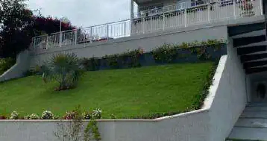 Venda e locação de excelente casa no condomínio ibirapitanga, em santa isabel/sp, 470m² com varanda, espaço gourmet, piscina e lareira. consulte-nos.