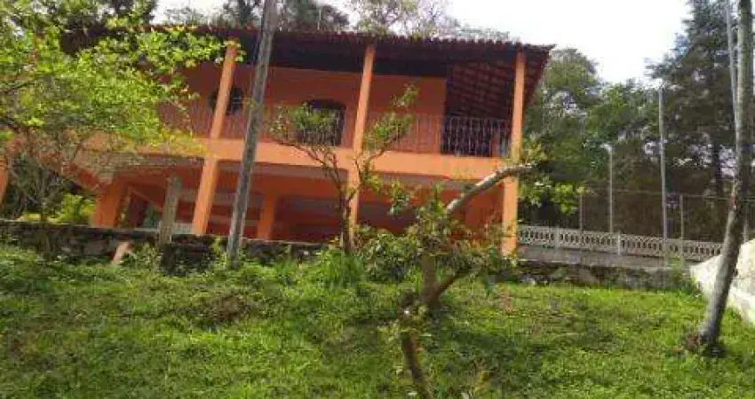 VENDA DE CHÁCARA RESIDENCIAL NO MIRANTE, EM ARUJÁ/SP, área de 12.800m² com casa secundária, árvores frutíferas, piscina e churrasqueira. CONSULTE-NOS.