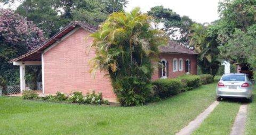 VENDA DE SÍTIO EM NAZARÉ PAULISTA/SP, OPORTUNIDADE com área total de 28.000m² com casa principal, área com piscina e pequeno riacho. CONSULTE-NOS
