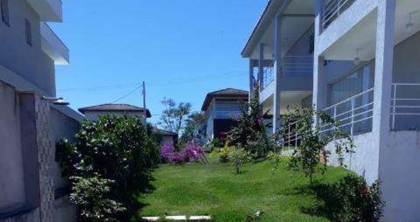 VENDA DE CASA NO CONDOMÍNIO IBIRAPITANGA, EM SANTA ISABEL/SP, 456m² com 5 suítes, varandas, hidro e quintal com churrasqueira e piscina. CONSULTE-NOS.