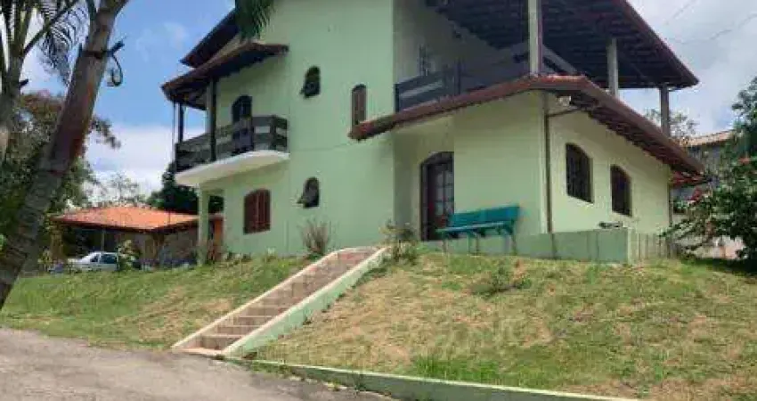 Venda de casa assobradada bairro do copaco com a/t 1050 m² distribuídos em 3 suítes, sala, cozinha, banheiro, lavabo, churrasqueira, piscina e 1 vaga