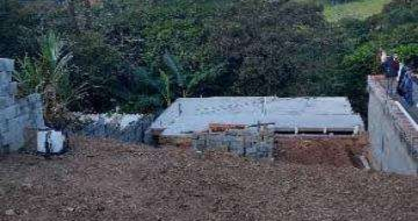 VENDA DE TERRENO NO PARQUE DOS JACARANDÁS, EM ARUJÁ/SP, OPORTUNIDADE de 150m² com medidas de 7m x 14m e topografia em leve declive. CONSULTE-NOS.