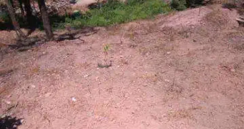 VENDA DE TERRENO NA GRANJA URUPÊS, EM ARUJÁ/SP, OPORTUNIDADE DE 500m² com leve declive e frente para duas ruas. CONSULTE-NOS.