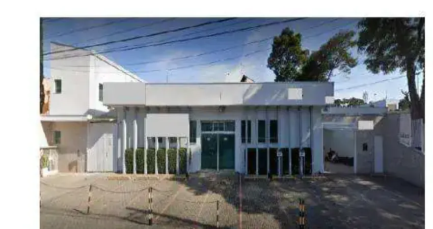 LOCAÇÃO DE SALÃO COMERCIAL NO JARDIM RINCÃO, EM ARUJÁ/SP, 250m² com 02 salões, recepção, banheiros e estacionamento de 100m². CONSULTE-NOS.