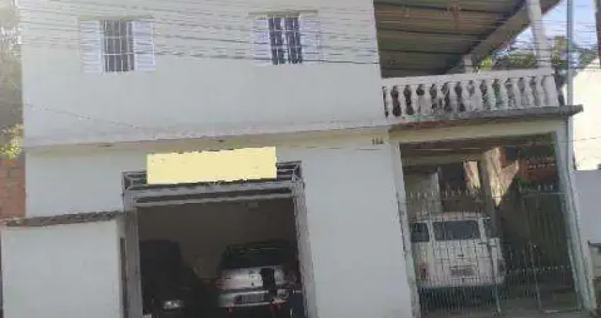 VENDA DE CASA NO MIRANTE EM ARUJÁ/SP 178m² com 02 casas distribuídas em 03 dormitórios, 03 banheiros, sala, 02 cozinhas , 02 garagens. CONSULTE-NOS
