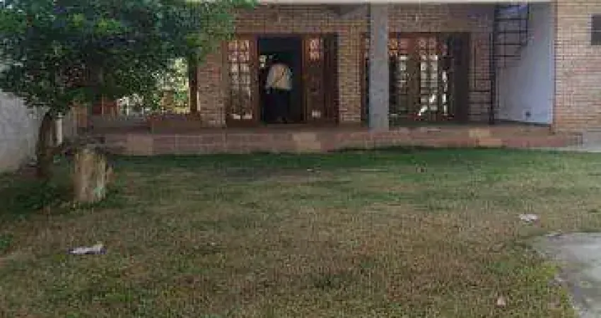 VENDA DE SOBRADO NO PARQUE NOSSA SRA. DO CARMO, 258m² com 2 suítes, churrasqueira, sala com lareira, quintal amplo e 06 vagas. CONSULTE-NOS.