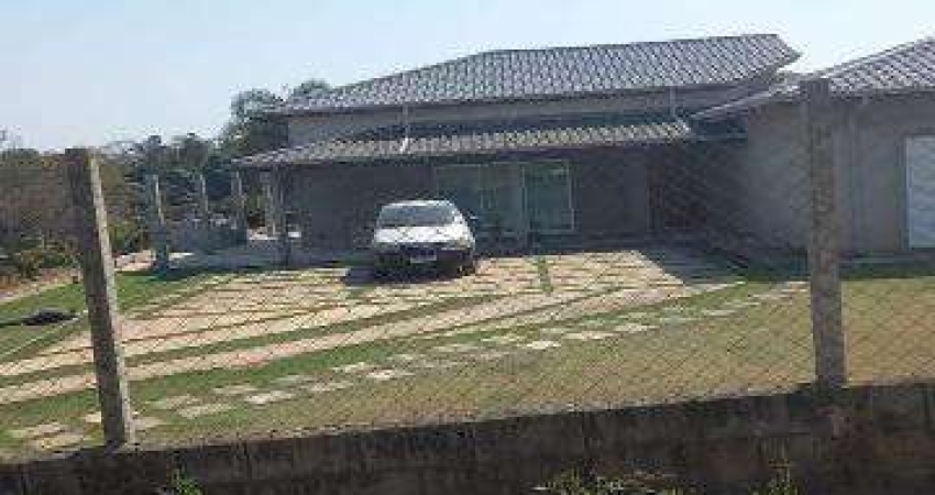VENDA DE CASA EM SANTA ISABEL/SP, terreno de 3.120m² e 360m² A/C com 3 suítes, 3 salas, cozinha, quintal com pomar, piscina e 2 vagas. CONSULTE-NOS.
