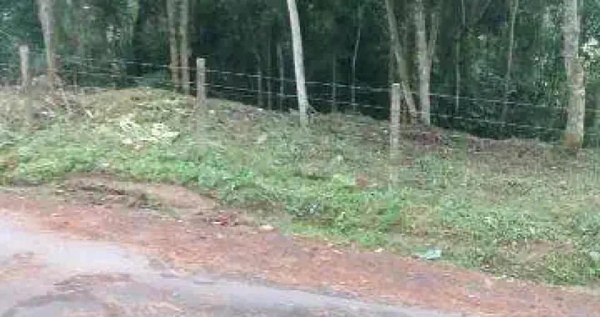 VENDA DE TERRENO NO JARDIM ARUJÁ, EM ARUJÁ/SP, OPORTUNIDADE de 4.000m² em rua asfaltada, com postes de iluminação pública e água Sabesp. CONSULTE-NOS.