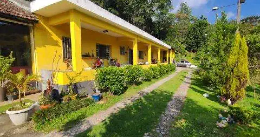VENDA DE CHÁCARA NO CUIABÁ, EM NAZARÉ PAULISTA/SP, 17.500m² com casa principal, chalés, lagos, campo de futebol, tirolesa e área gourmet. CONSULTE-NOS