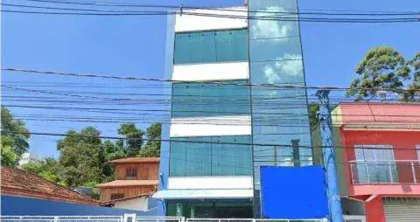 LOCAÇÃO DE SALÃO COMERCIAL NO CENTRO DE ARUJÁ/SP, OPORTUNIDADE DE NEGÓCIO de 223m² com 02 toaletes, sem estacionamento. CONSULTE-NOS.