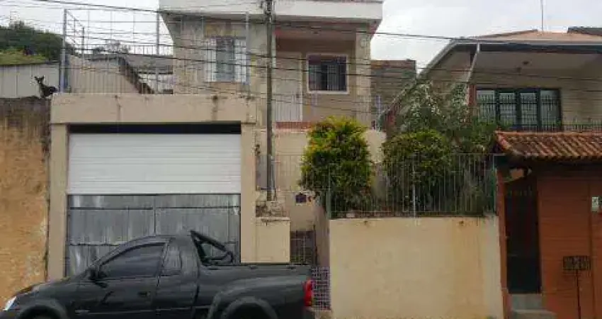 LOCAÇÃO DE CASA NO JARDIM PLANALTO, EM ARUJÁ/SP, 160m² com 03 dormitórios, suíte, sala, varanda, cozinha e garagem coberta para 01 auto. CONSULTE-NOS.