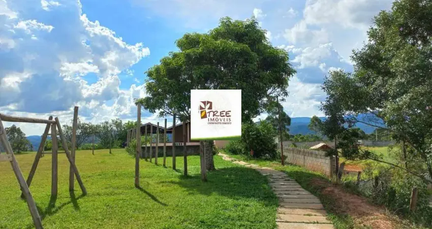 Venda de chácara no canjicas, em arujá/sp, 11.000m² com 3 quartos, sala com lareira, 4 piscinas, forno a lenha e campinho de futebol. consulte-nos.